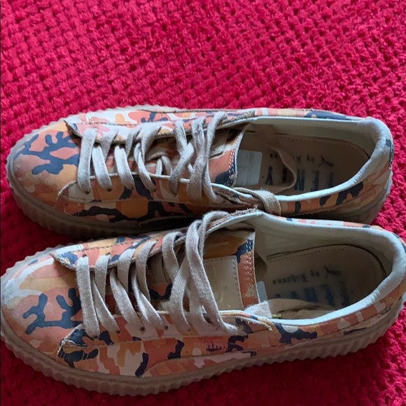 puma fenty by Rihanna, orange camo edition - Picture 2 of 3